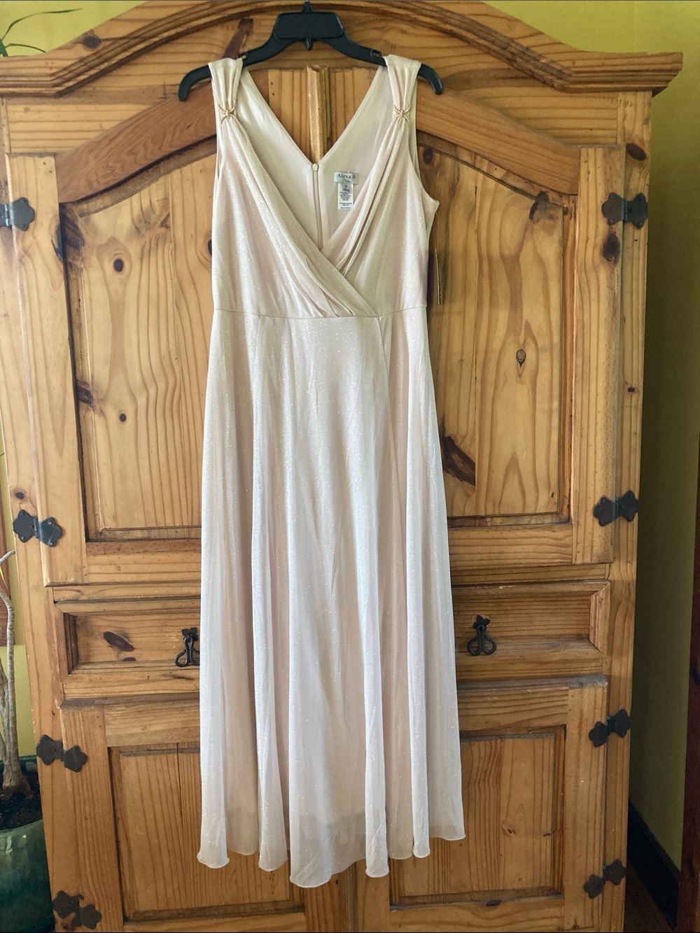 Women’s Alexa B Nites metallic gold glitter sleeveless dress size 12 - NWT